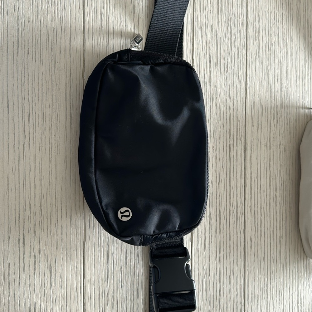 Lulu lemon everywhere belt bag